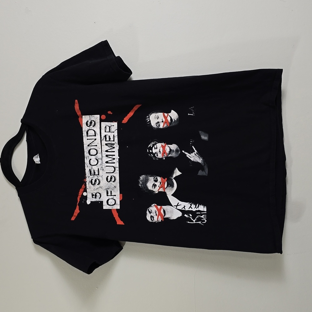 5 seconds of summer rock out with your socks out 2015 band tour tshirt